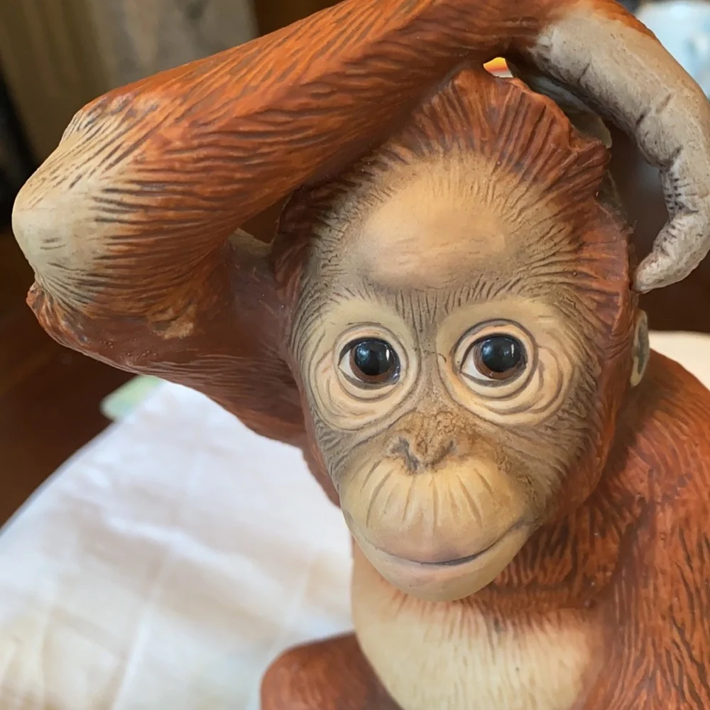 Orangutan Figurine / Statue - Picture 2 of 11